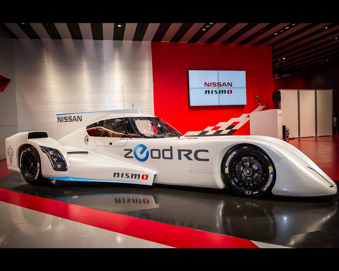 Автомобиль Nissan ZEOD RC